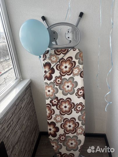 Гладильная доска с розеткой