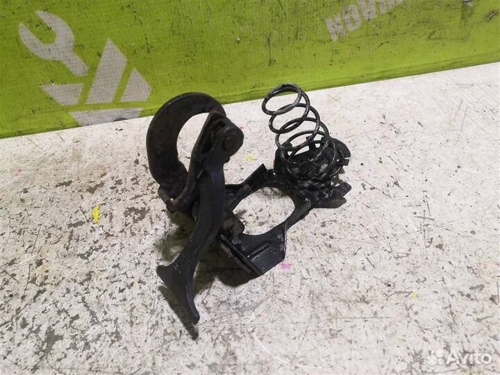 Крючок капота Мерседес Бенз 210 Е-класс