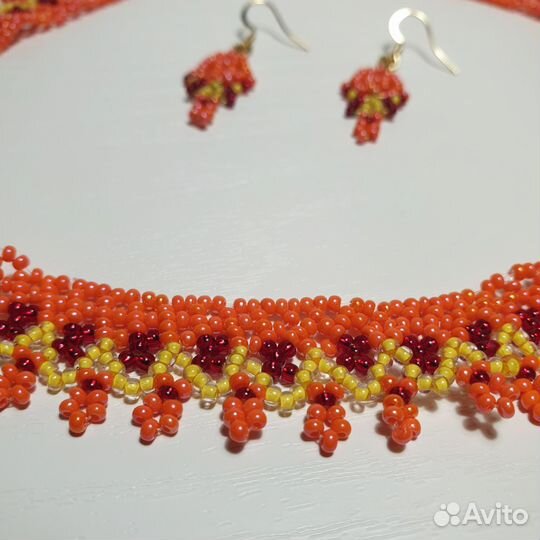 Ожерелье и серьги из бисера