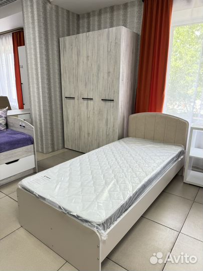 Кровать