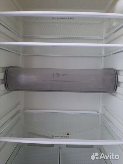 Полка в холодильник ariston