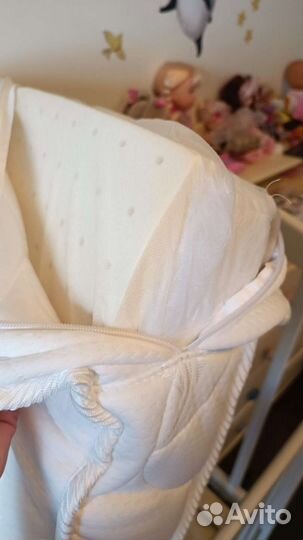 Детская кроватка с маятником и матрасом