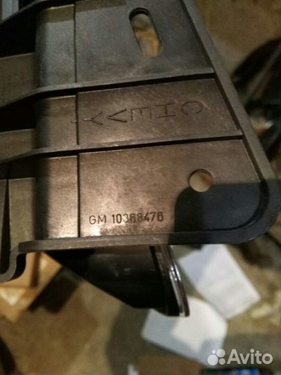 Фара противотуманная левая Chevrolet Tahoe