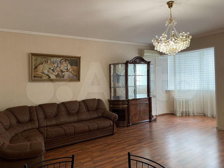 2-к. квартира, 67 м², 2/5 эт.