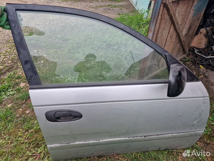 Передняя правая Toyota Avensis t220