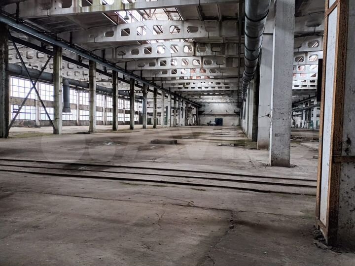 Здание, 10990 м²