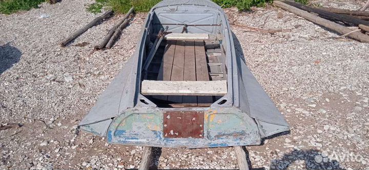 Продаётся лодка