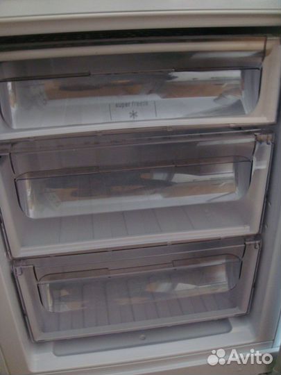 Продам холодильник двухкамерный Hotpoint Ariston