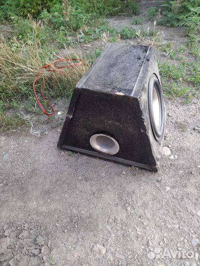 Автомобильный сабвуфер