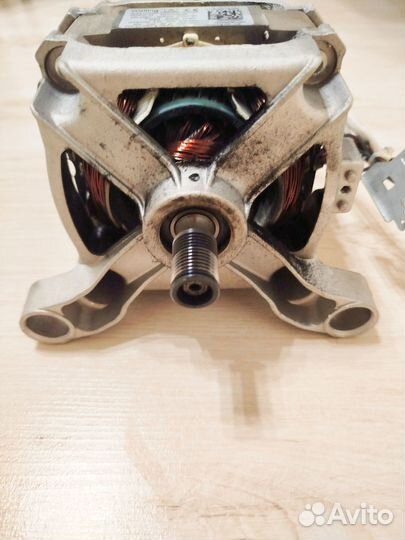Двигатель на стиральную машину indesit