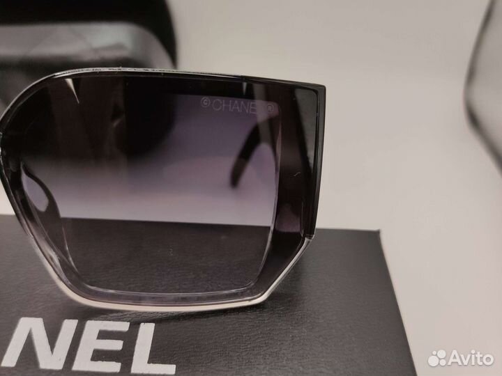Солнцезащитные очки Chanel
