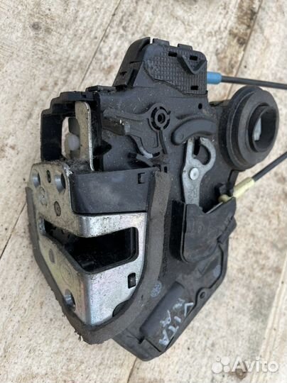 Сузуки витара замок двери задний правый