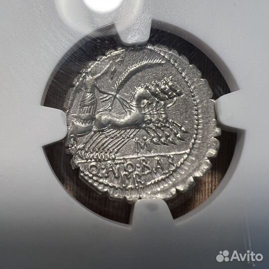 Денарий 83-82 гг. до нашей эры. Римская республика