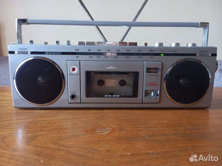 Магнитола Sanyo 7700 с фм 87-108 Mhz