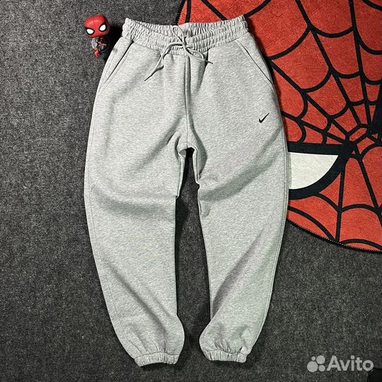 Спортивные широкие штаны Nike