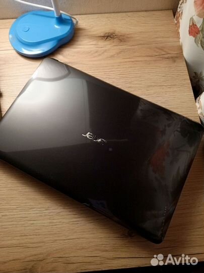 Ноутбук Acer Aspire E1-571G