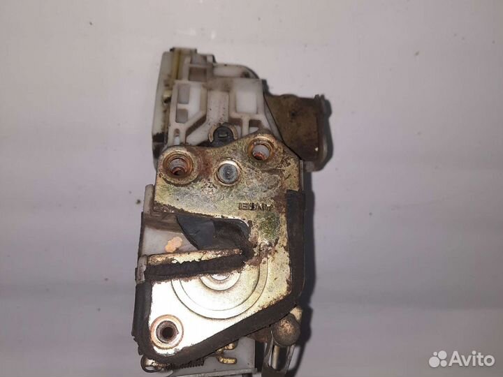 Замок передней левой двери Mitsubishi Galant 7