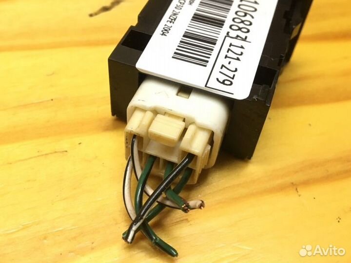 Кнопка в салон Toyota Bb NCP30 2nzfe 2004