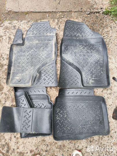 Автомобильные коврики Toyota Avensis