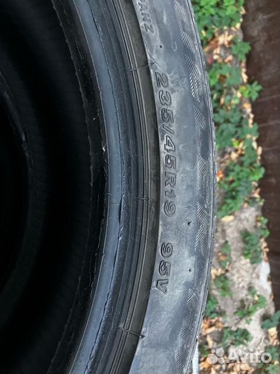 Bridgestone Dueler H/P 235/45 R19