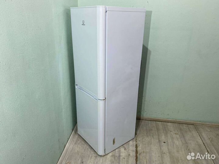 Холодильник Indesit