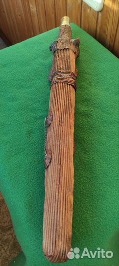 Красивая бутылка в форме меча