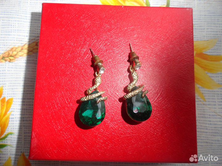 Серьги изумрудные