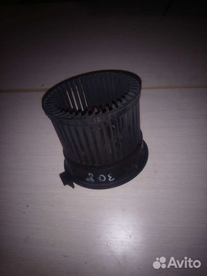 Моторчик печки Peugeot 308