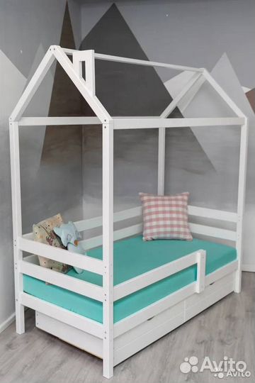 Детская кроватка Домик