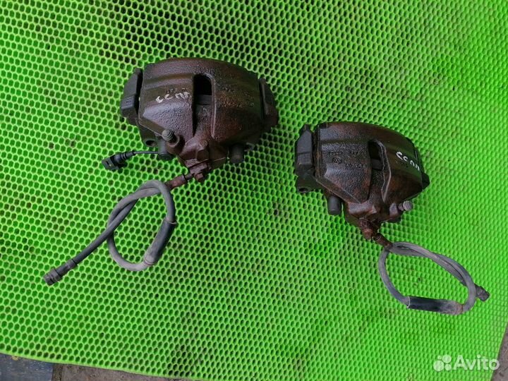 Суппорт передний на VW Passat B7 08-17 CC