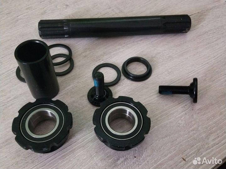 Каретка для велосипеда ; стритовая каретка