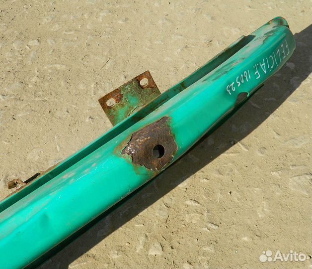 Усилитель бампера передний Felicia (дефект)