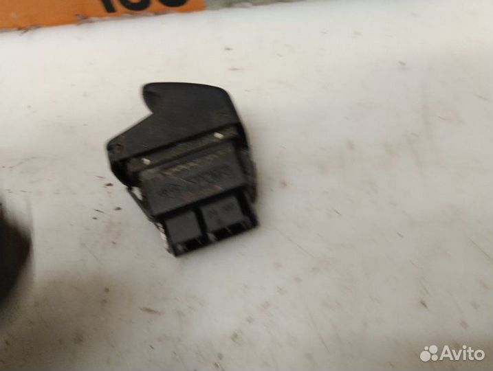 Кнопка стеклоподъемника Renault Megane 1 1.4 2002
