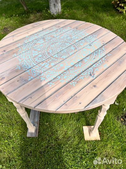 Стол обеденный