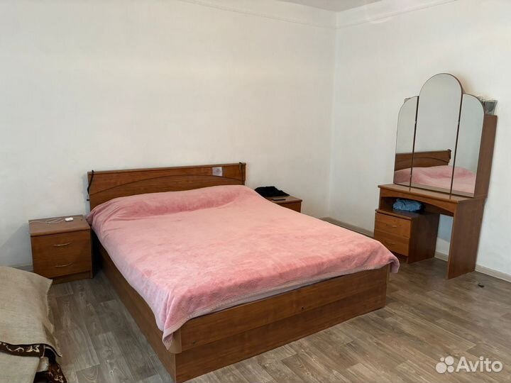 Продается спальный гарнитур