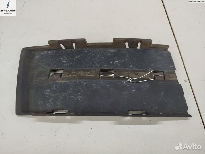Решетка (заглушка) в бампер 8E0807152A на Audi A4 B7 (2004-2008)