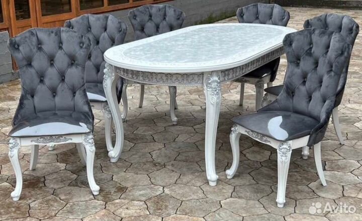 Стол и стулья