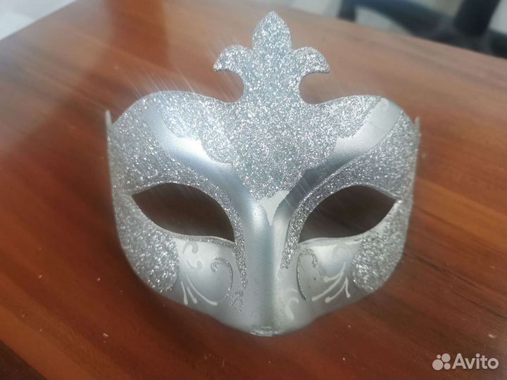 Маска венецианская