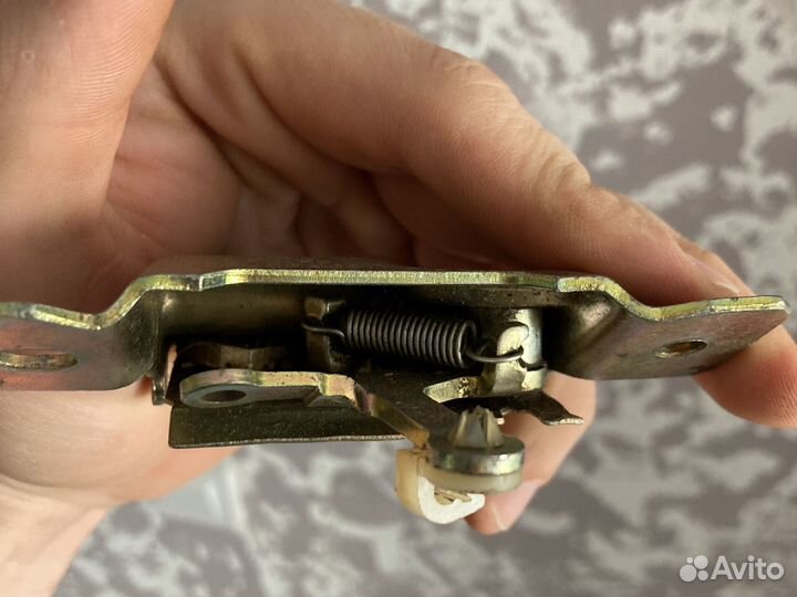 Замок крышки багажника ауди 80