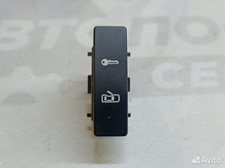 Кнопка центрального замка Volkswagen Touareg 7L