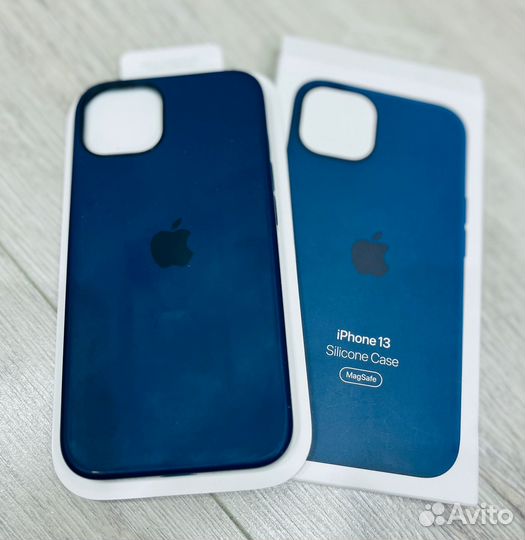 Чехол на iPhone 13