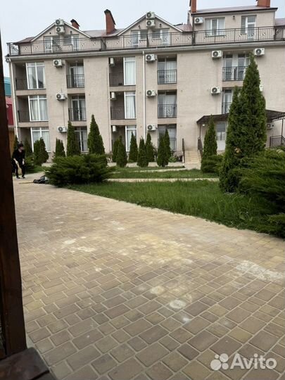 Разнорабочие в гостинице в сезон
