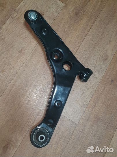 Рычаг передний правый Нижний Mitsubishi Lanser 9