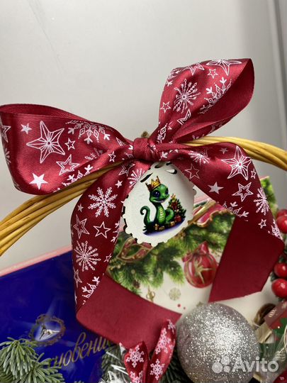 Новогодняя подарочная корзина