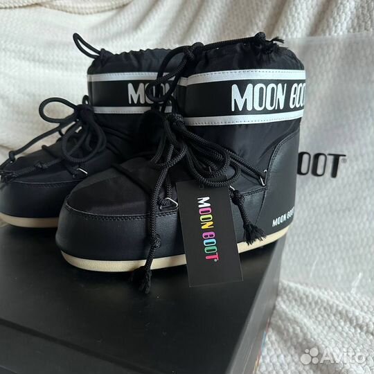 Луноходы Moon boot на руках