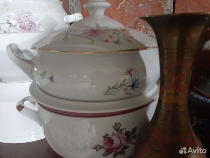 Тарелки фужеры графины стаканы чашки розетки