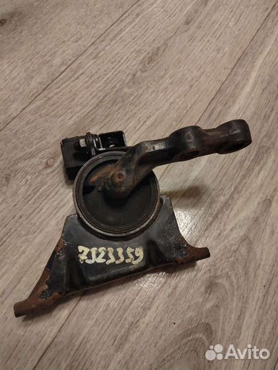 Подушка двигателя mazda familia 323