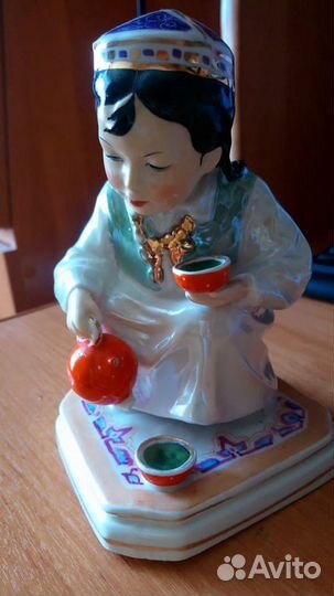 Узбечка с чайником статуэтка