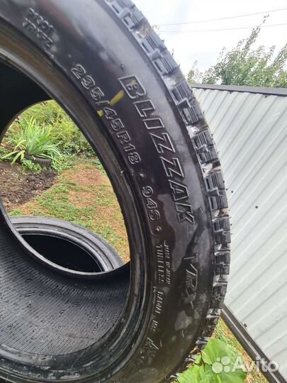 Bridgestone Blizzak VRX 235/45 R18 94S
