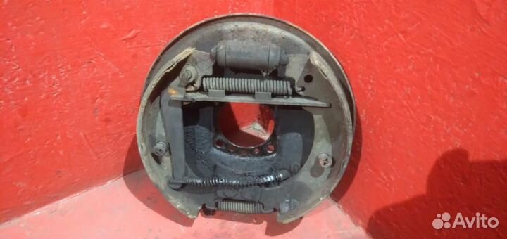Ваз 2107 кожух тормозного барабана правый Нива